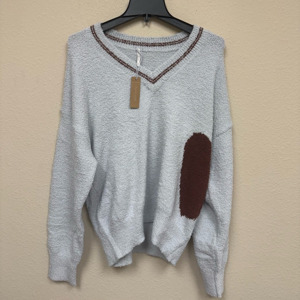 HELLO NITE COCO HEART V NECK SWEATER - M